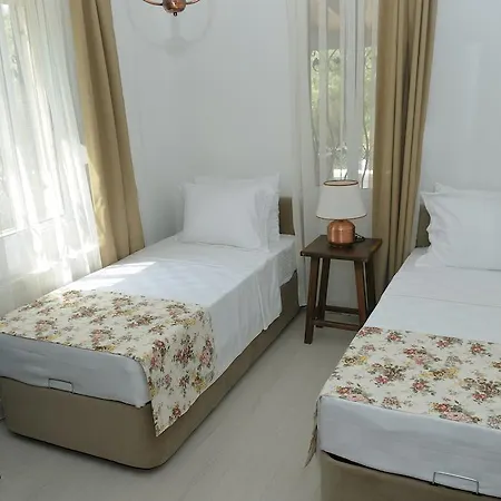 Hotel Rustic Alacati * إزمير