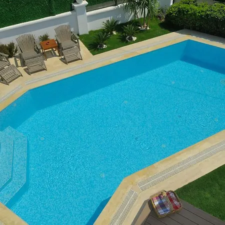 Hotel Rustic Alacati فندق إزمير
