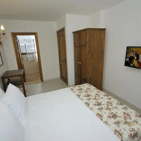 Hotel Rustic Alacati فندق *