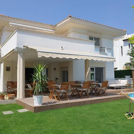 Hotel Rustic Alacati * إزمير